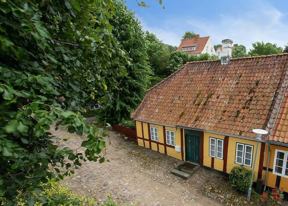 Idyllisk, Historisk Byhus Ved Fjorden I Mariager Exterior foto