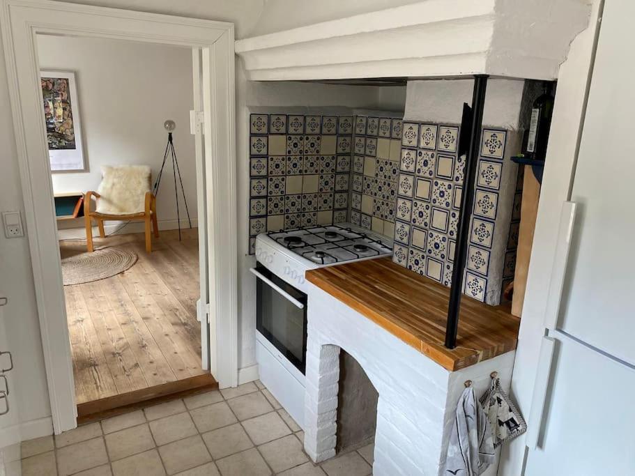 Idyllisk, Historisk Byhus Ved Fjorden I Mariager Exterior foto