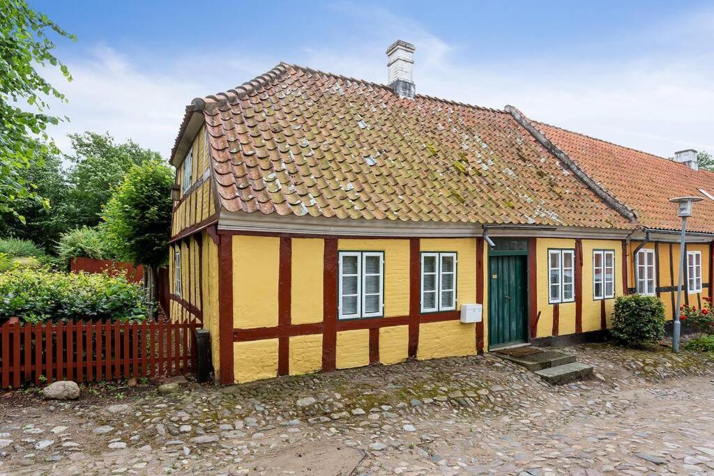 Idyllisk, Historisk Byhus Ved Fjorden I Mariager Exterior foto